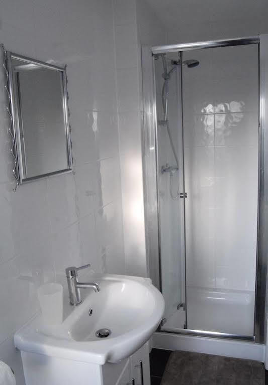 The Sheiling Guest House 윔본 민스터 외부 사진